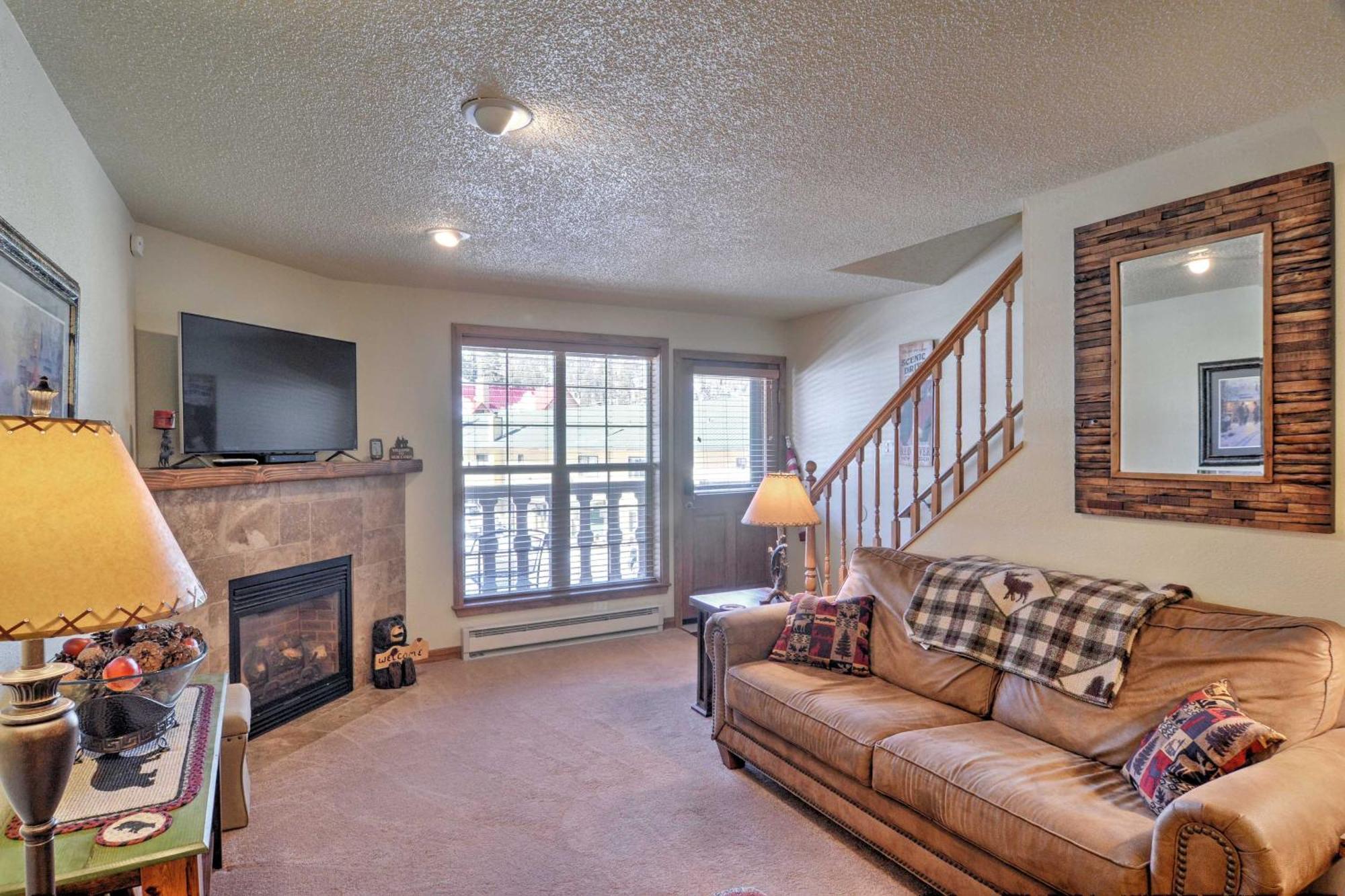Red River Home With 2 Balconies - 1 Block To Main St Luaran gambar