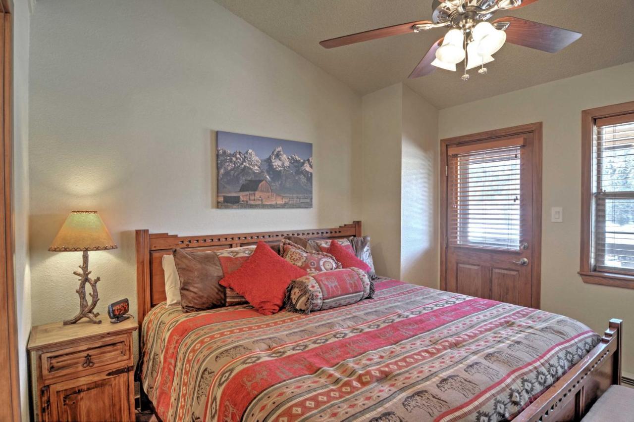 Red River Home With 2 Balconies - 1 Block To Main St Luaran gambar