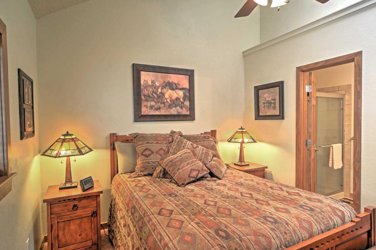 Red River Home With 2 Balconies - 1 Block To Main St Luaran gambar